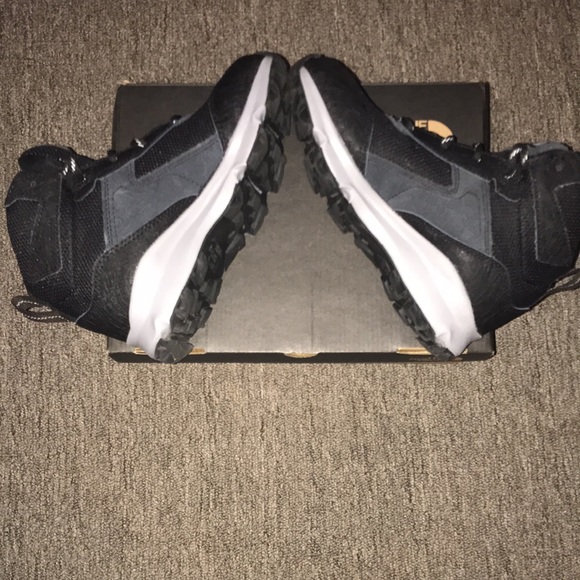 Hi. Im selling my daughter NORTH FACE boots/sneakers. 1.5 toddler/little kids. - Picture 2 of 6